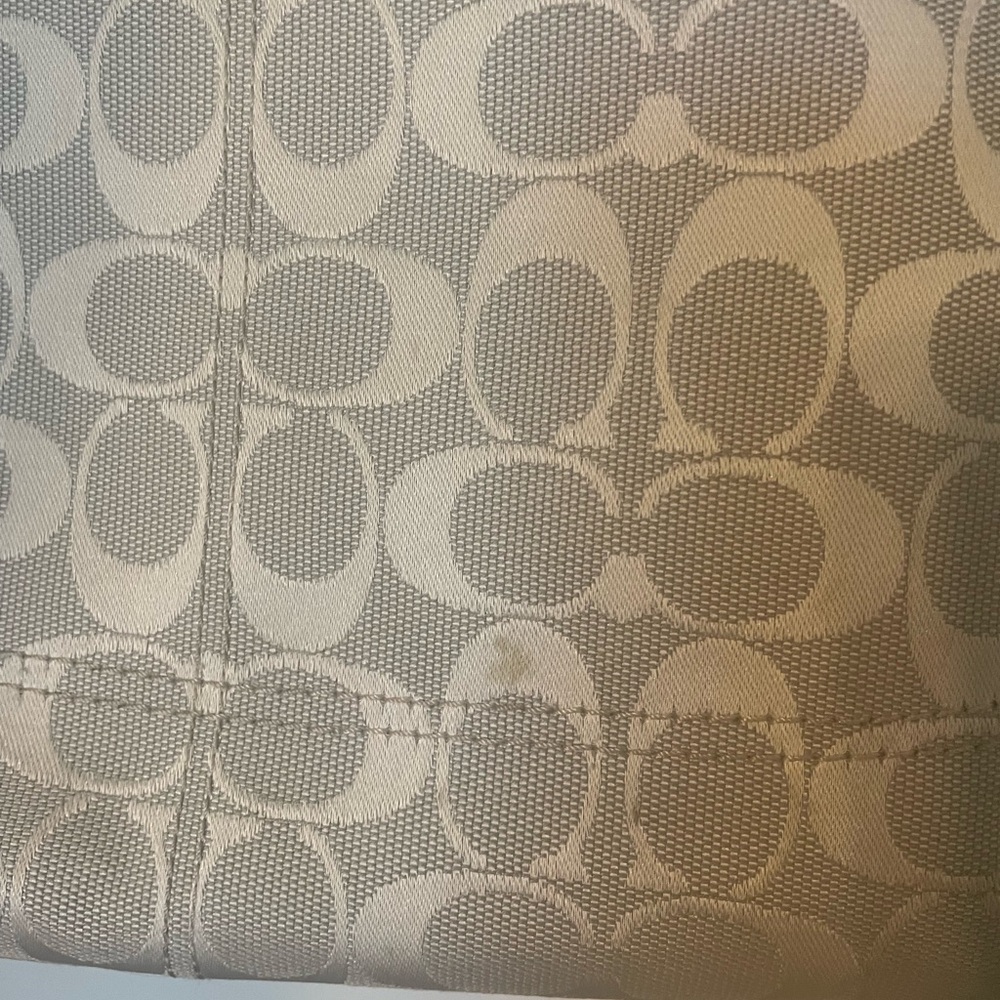GUC Coach Shoulder Bag - Picture 2 of 14